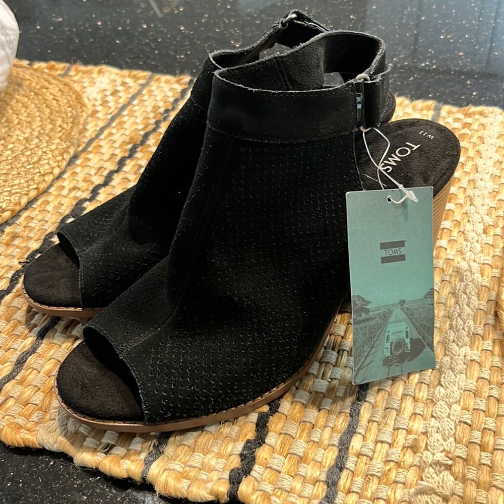 Toms Womens Black Suede Slingback Sandals Block Heels Perforated Size 11 NWT